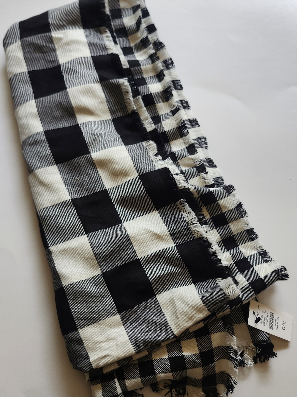 NWT BLACK AND WHITE TALBOTS SCARF - Picture 7 of 11